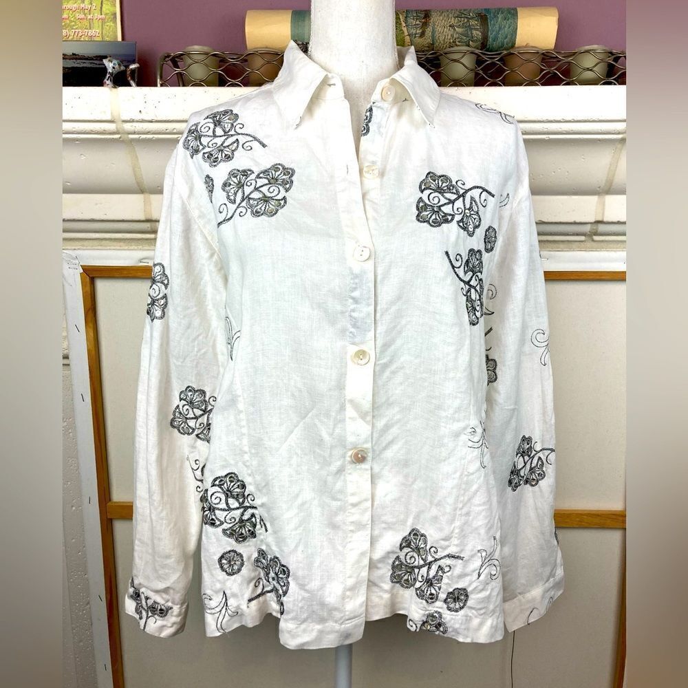 Chicos embroidered linen blouse w/ silver accent beading, silver thread, sparkle